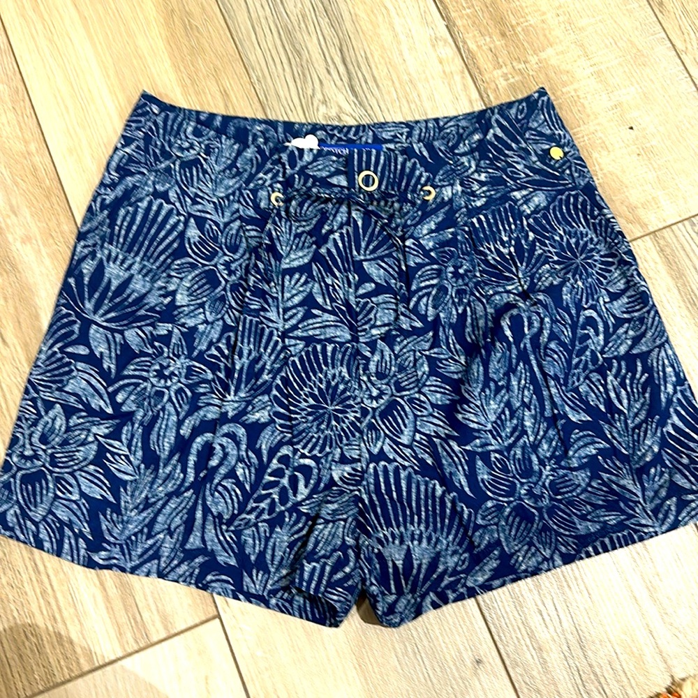 Cute blue on blue floral print pleated shorts